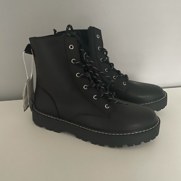 Brand new Zara boots - Picture 1 of 4